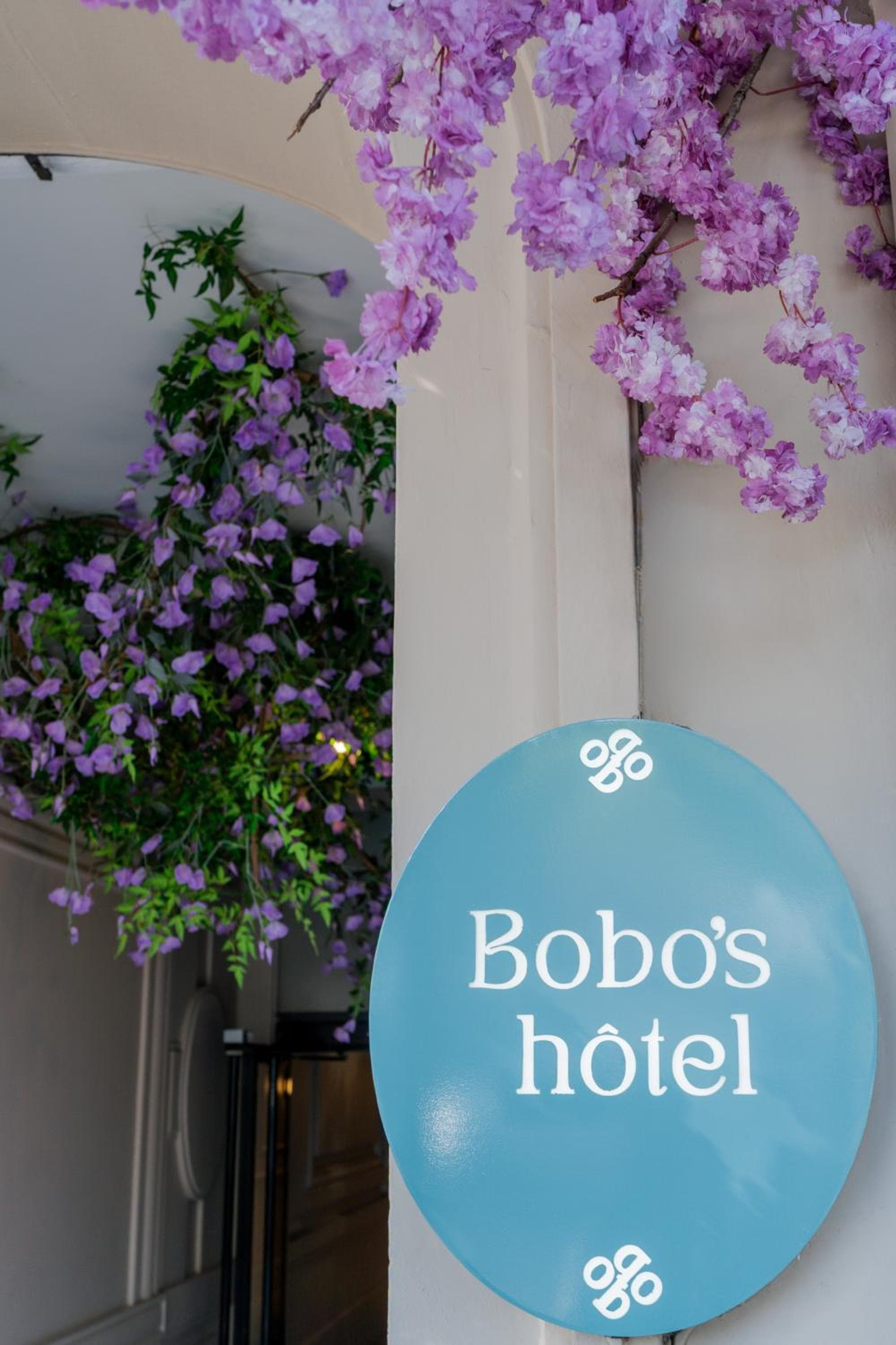 Façade et enseigne du Bobo's Hôtel boulevard Jourdan