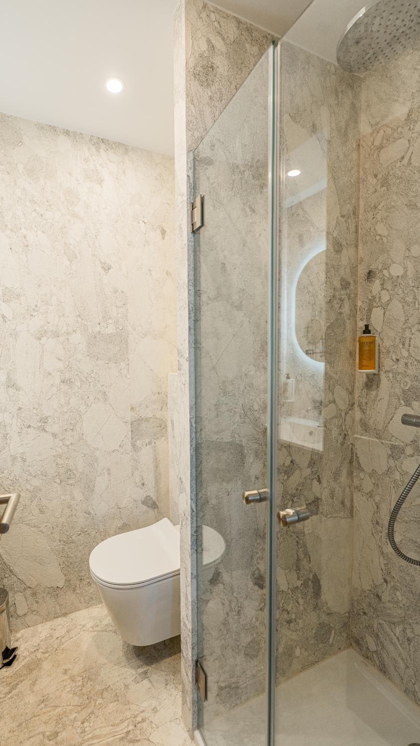 Salle de bain lumineuse